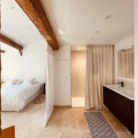 L'impasse Maison Arenes Holiday home