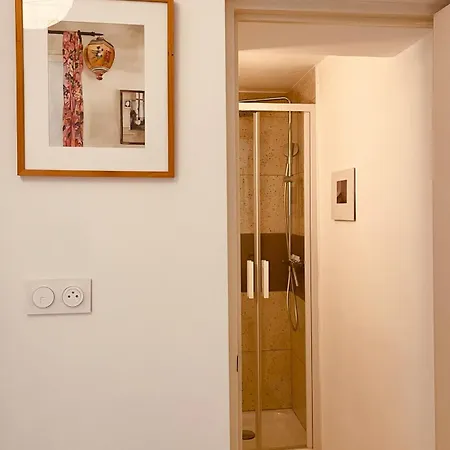 L'impasse Maison Arenes Holiday home *