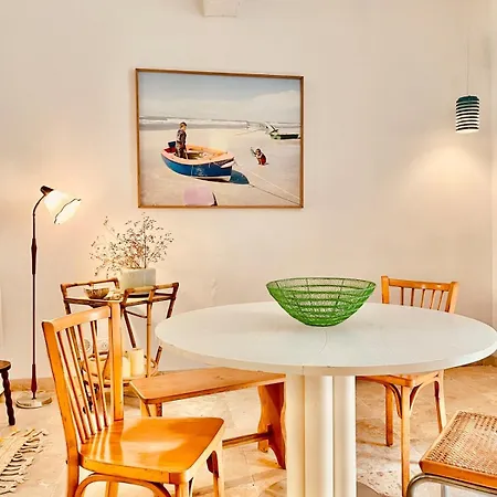 L'impasse Maison Arenes Holiday home *